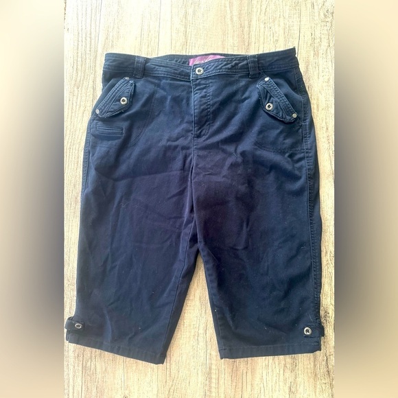 Gloria Vanderbilt Navy Blue Bermuda Shorts Size 10 - Picture 1 of 6